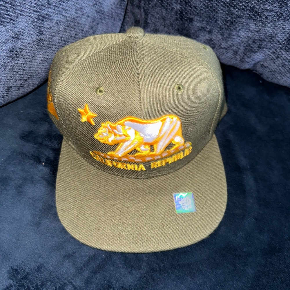 Cali snap back hat (OS) Army Green & Golden Yellow